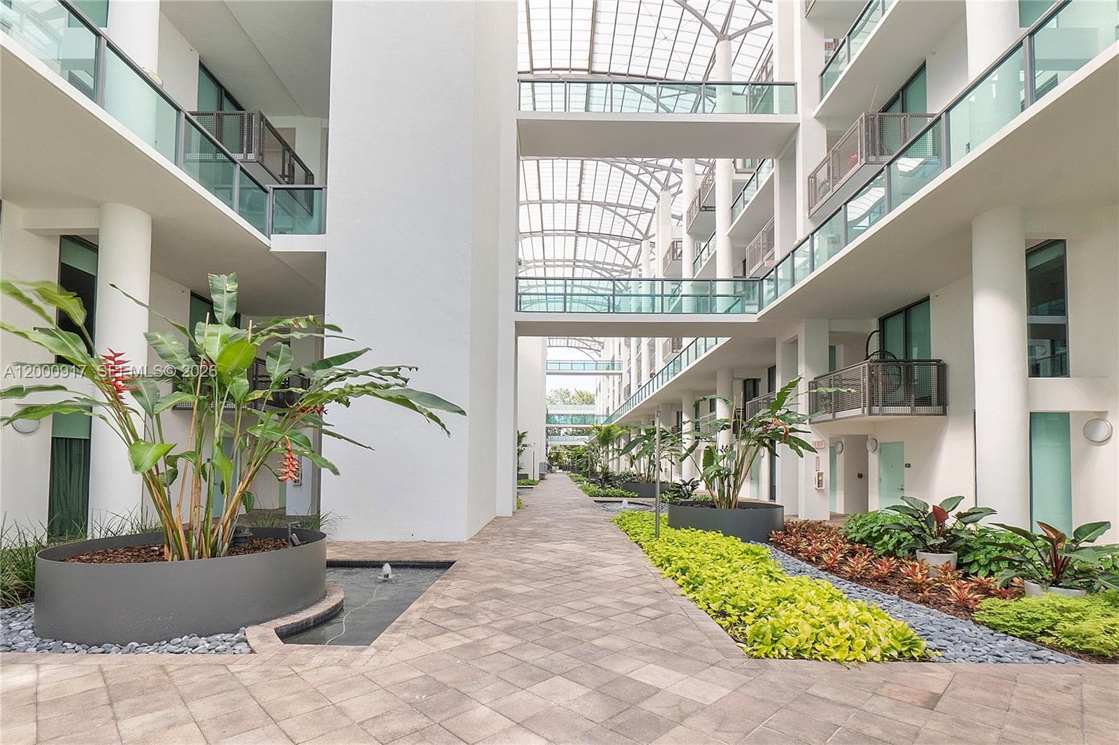 6000 Collins Ave # 527, Miami Beach, FL 33140 — zdjęcie 2