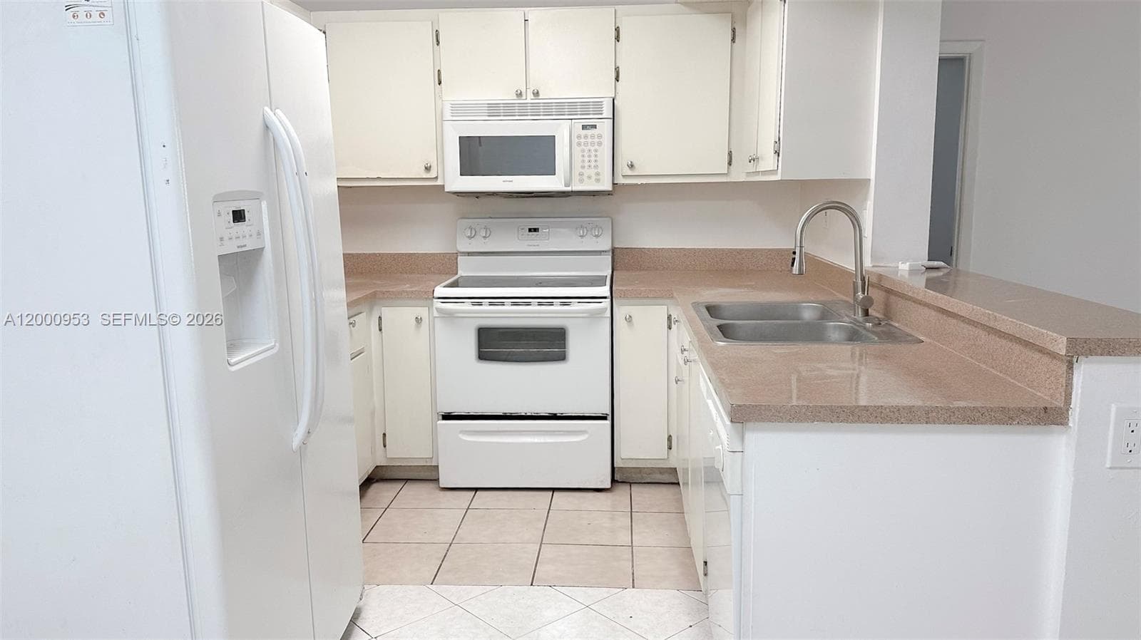 9491 S Palm Cir S # 103, Pembroke Pines, FL 33025