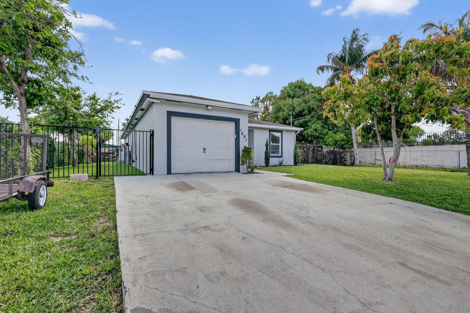 1691 W 26th Court, Riviera Beach, FL 33404 — zdjęcie 2