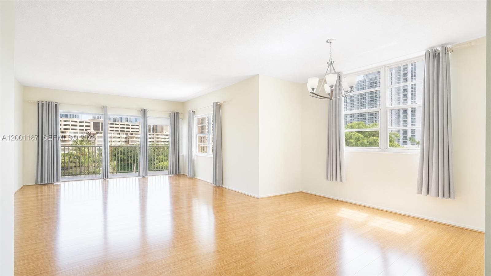 300 Bayview Dr # 315, Sunny Isles Beach, FL 33160 — zdjęcie 2