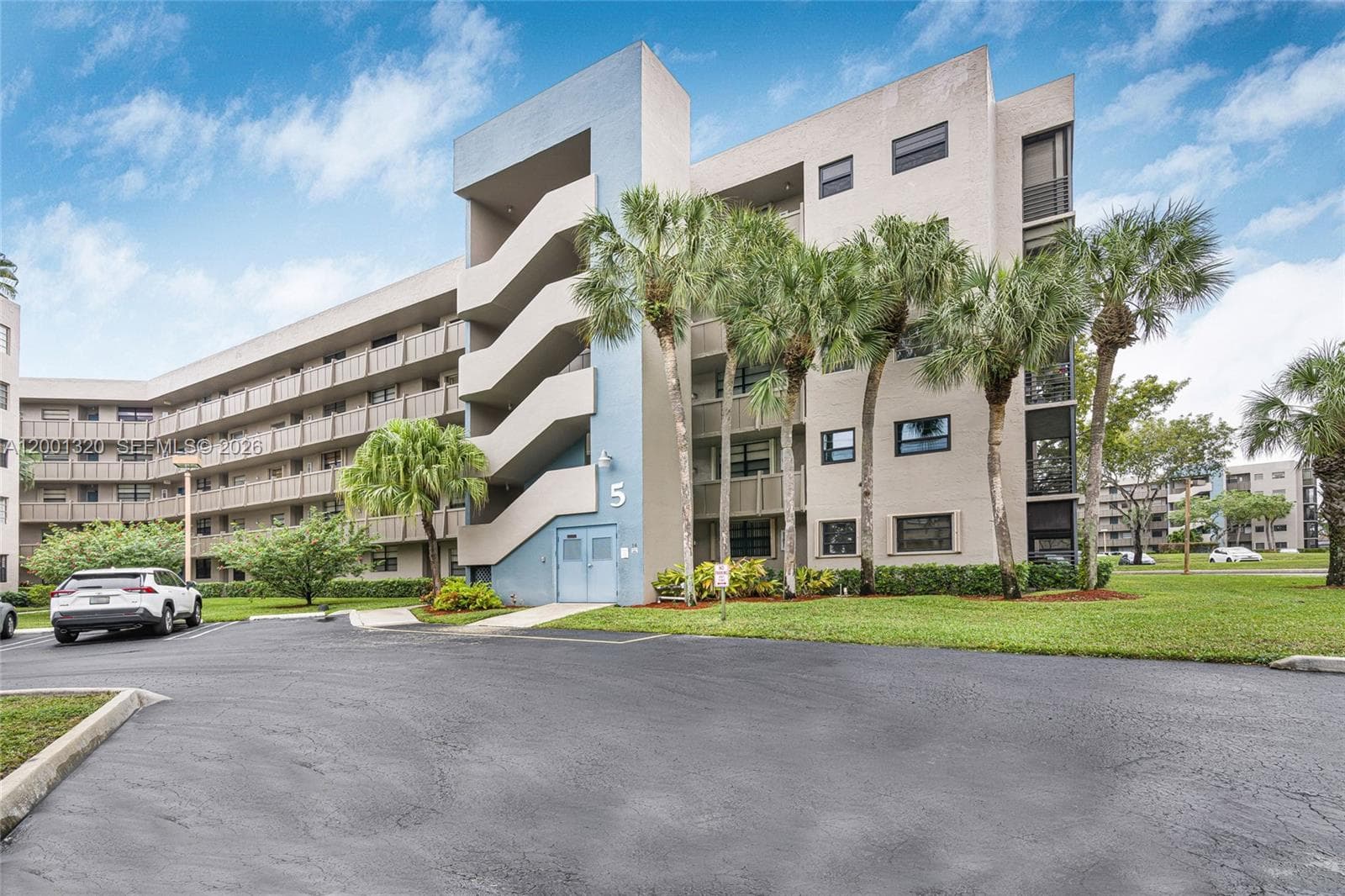 1001 Colony Point Cir # 503, Pembroke Pines, FL 33026