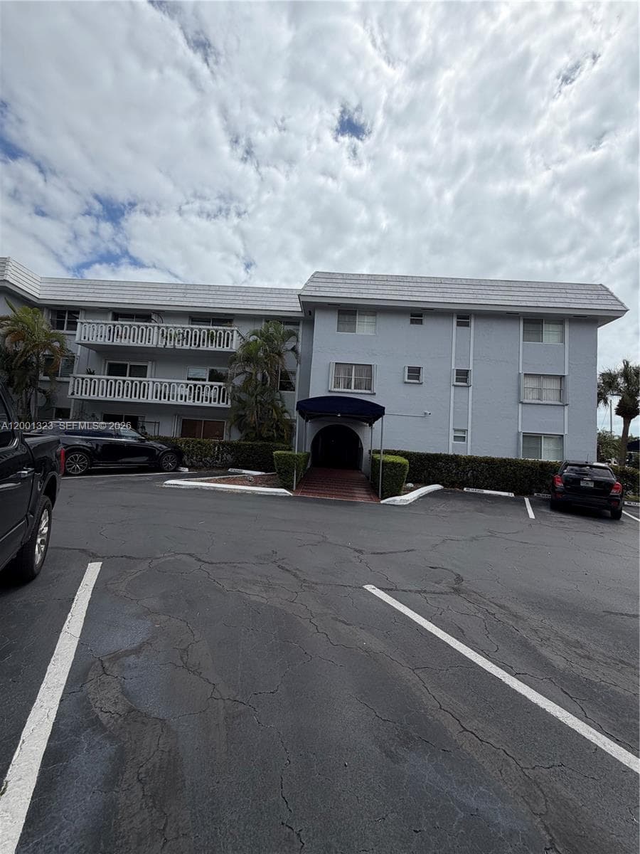 100 Edgewater Dr # 127, Coral Gables, FL 33133
