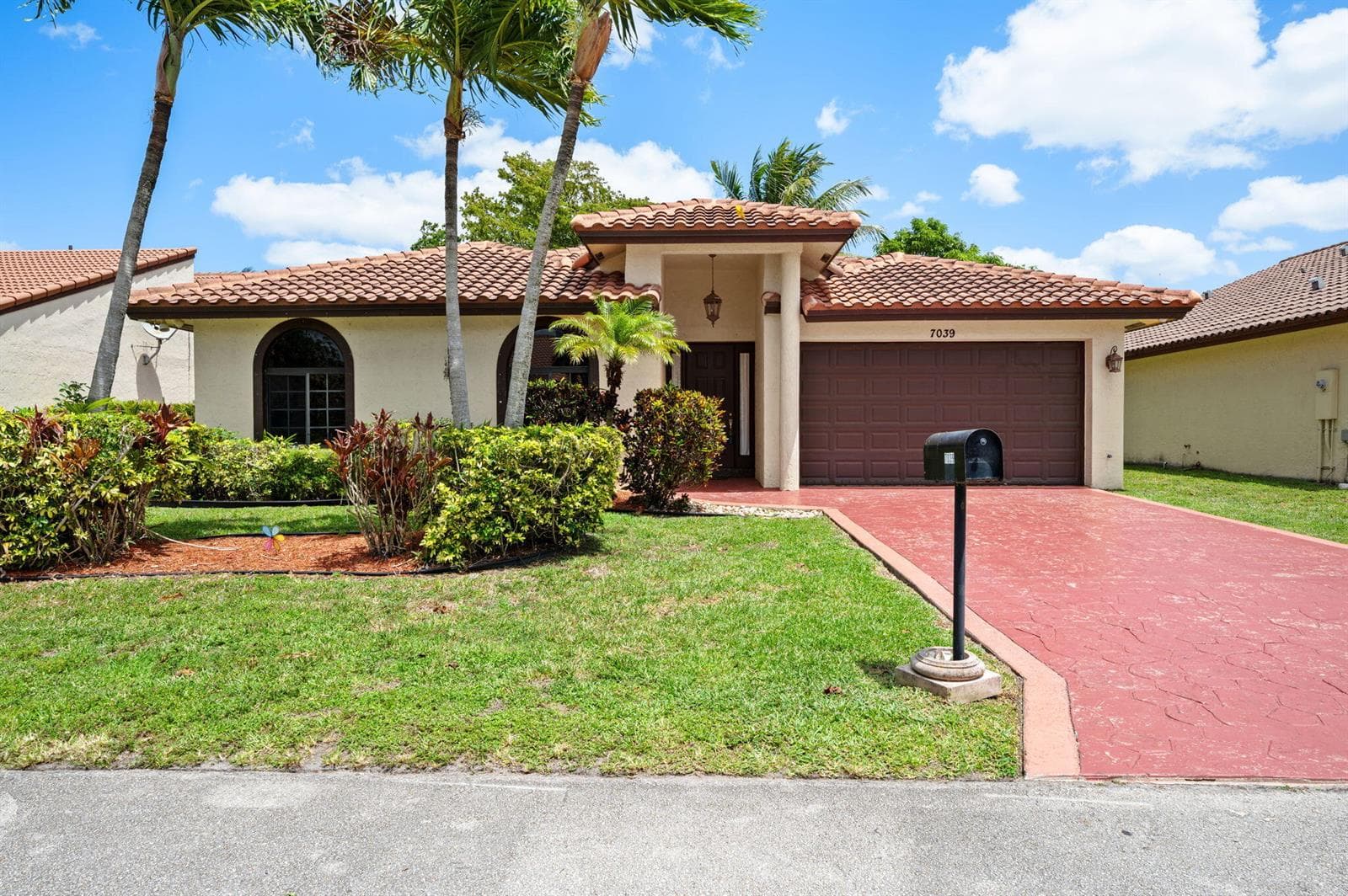 7039 Golf Pointe Circle, Tamarac, FL 33321 — zdjęcie 3