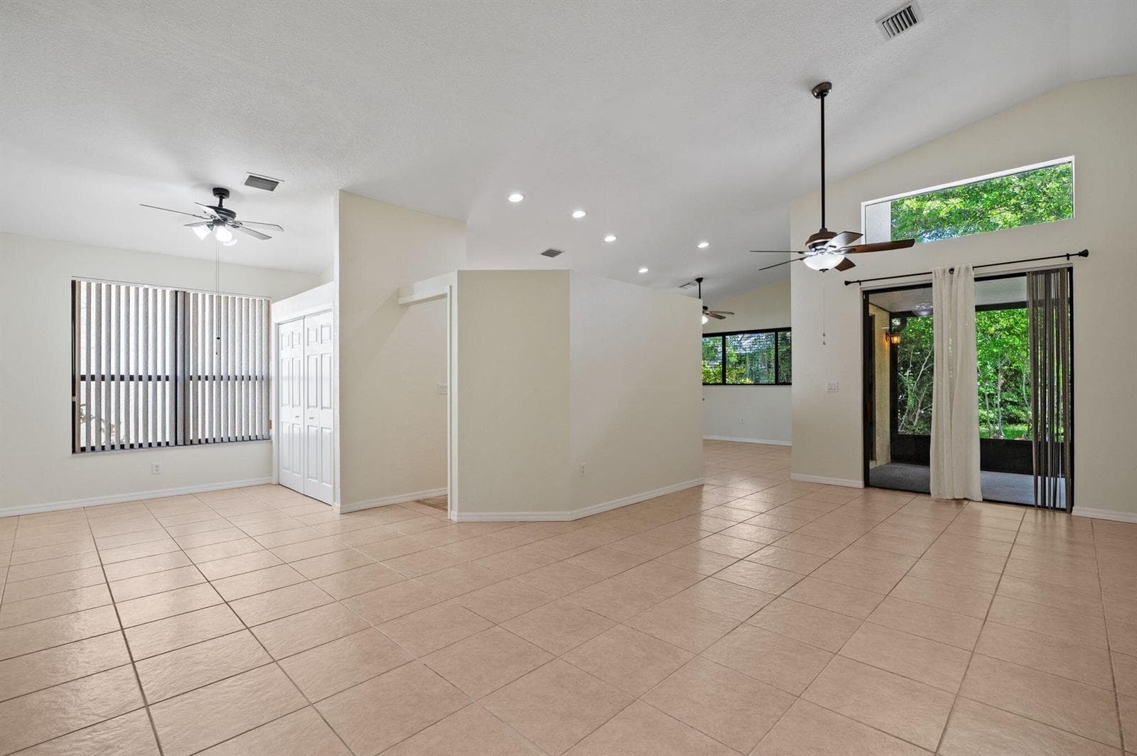 7039 Golf Pointe Circle, Tamarac, FL 33321 — zdjęcie 5