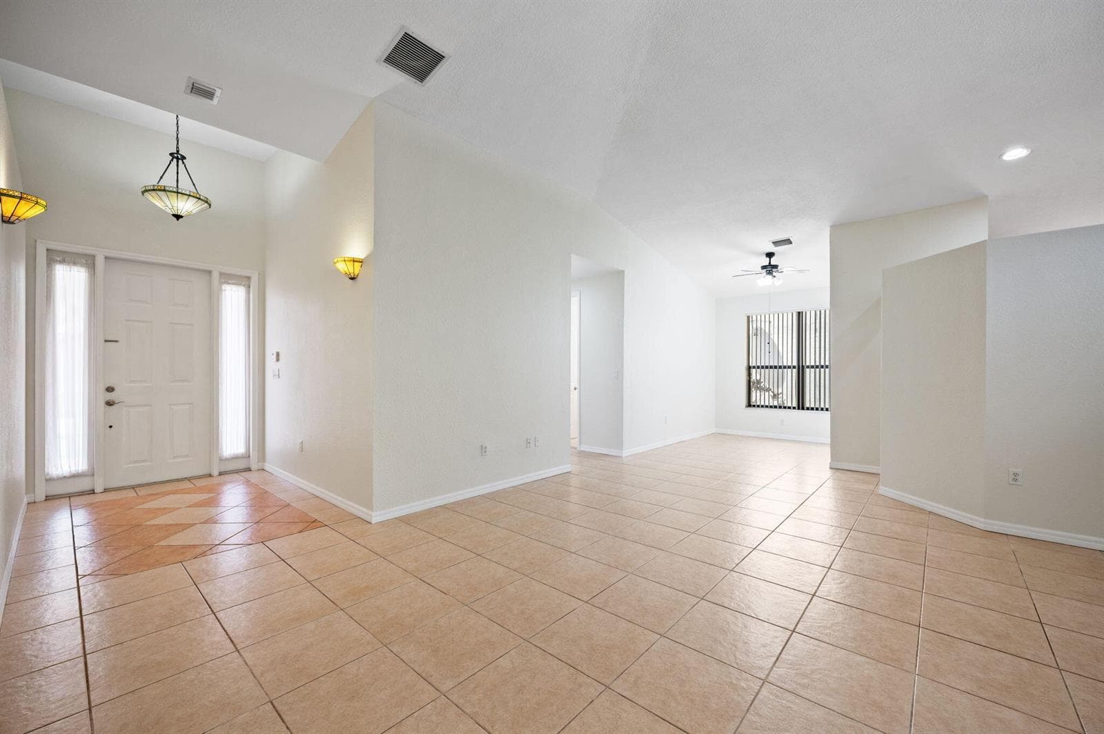 7039 Golf Pointe Circle, Tamarac, FL 33321 — zdjęcie 4