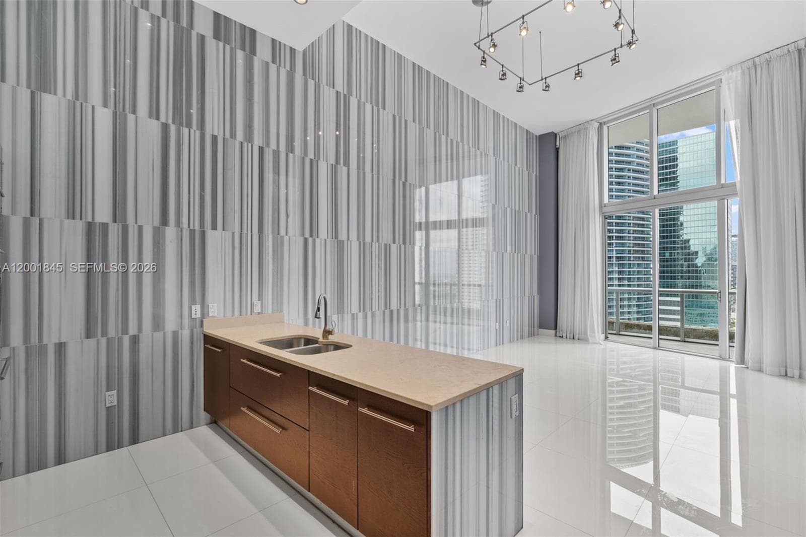 475 Brickell Ave # 2812, Miami, FL 33131