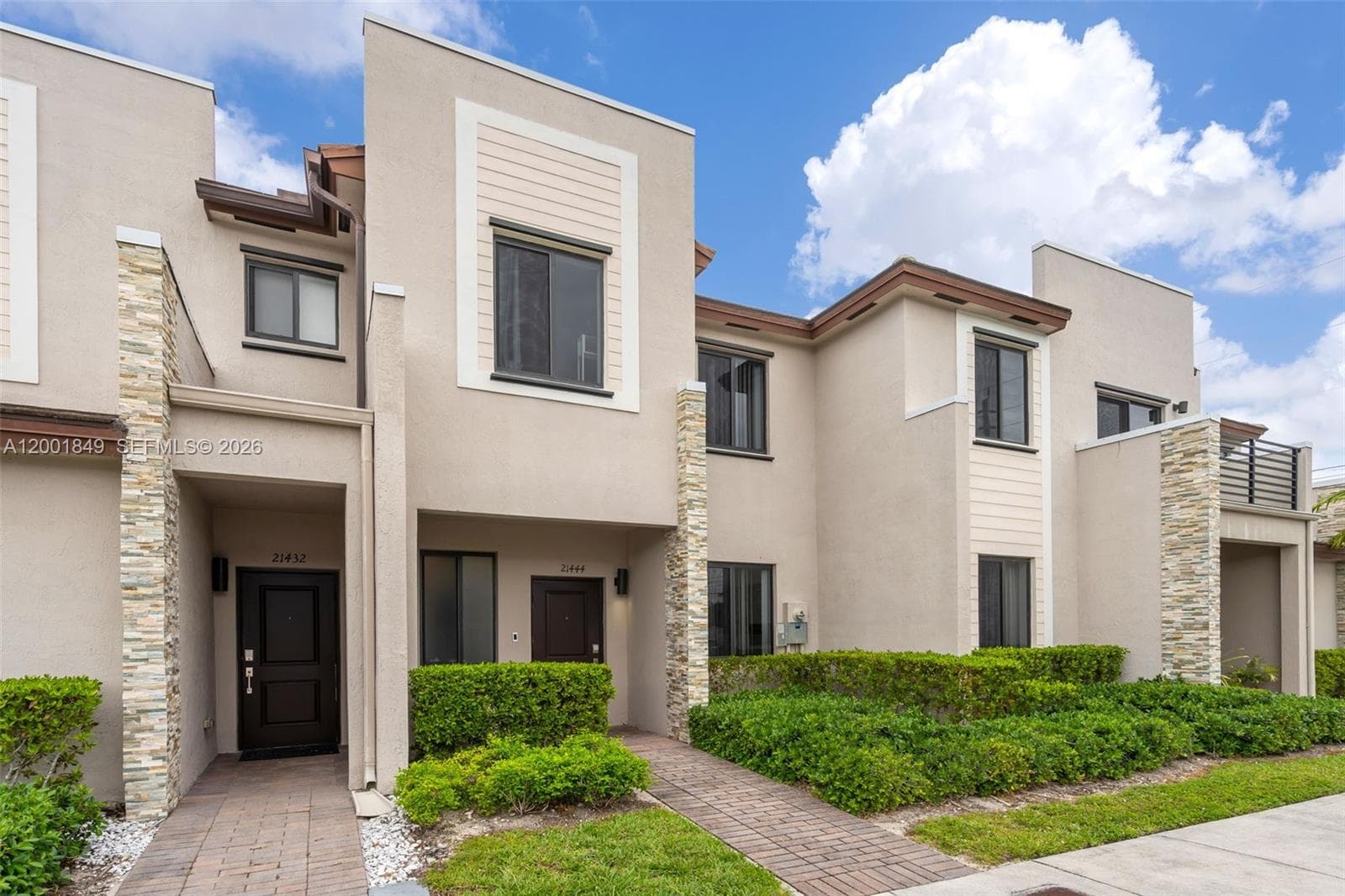 21444 NE 2nd Path, Miami, FL 33179 — zdjęcie 2