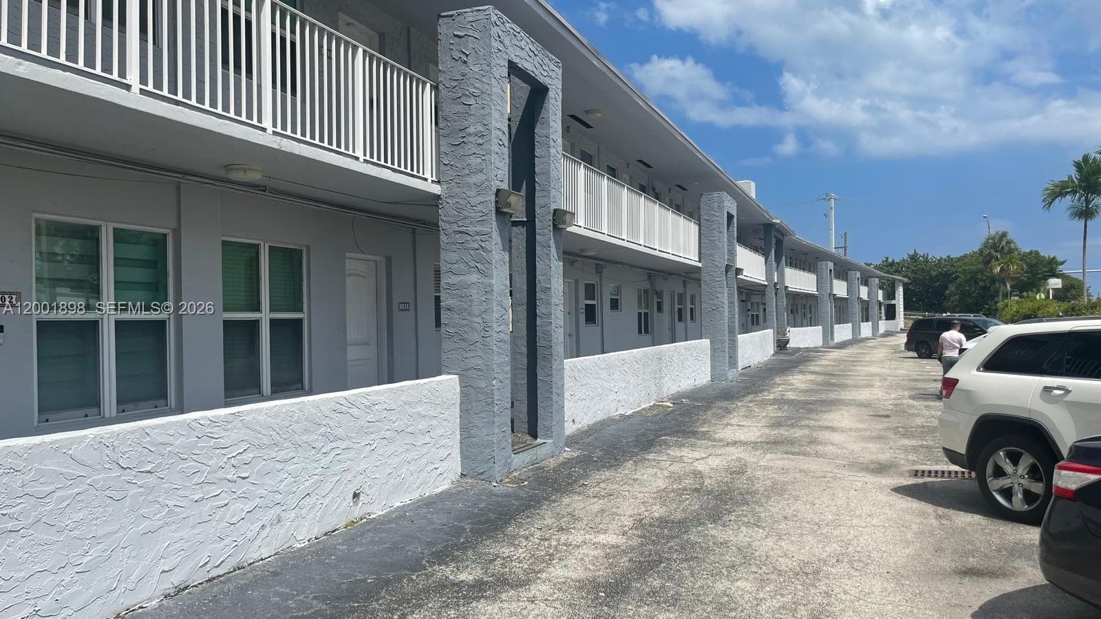 2225 NE 123rd St # 204, North Miami, FL 33181