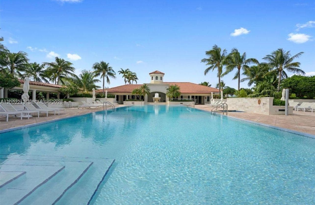 20000 E Country Club Dr # 906, Aventura, FL 33180