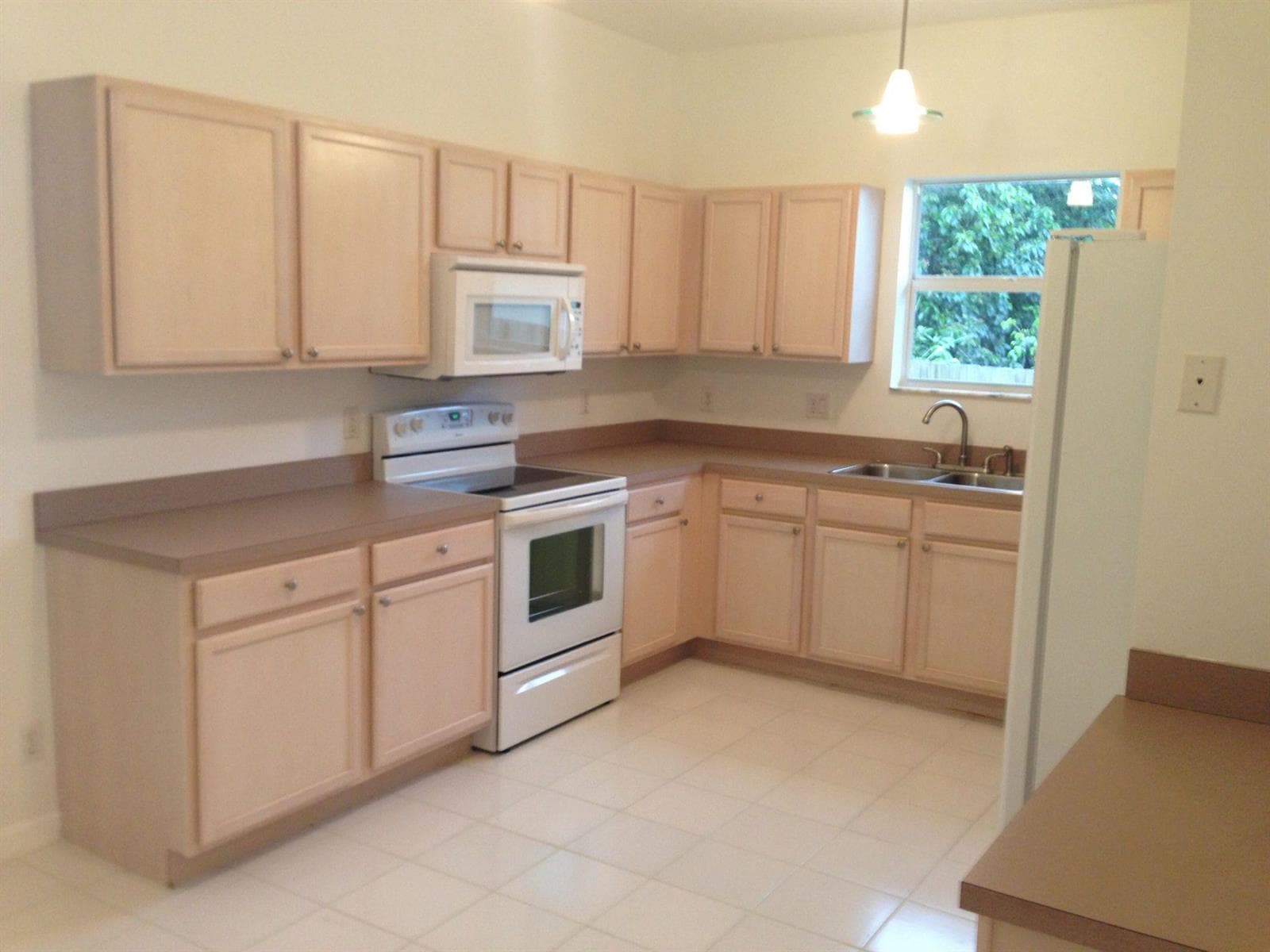 1731 Lavue Avenue, FL 33460 — zdjęcie 2