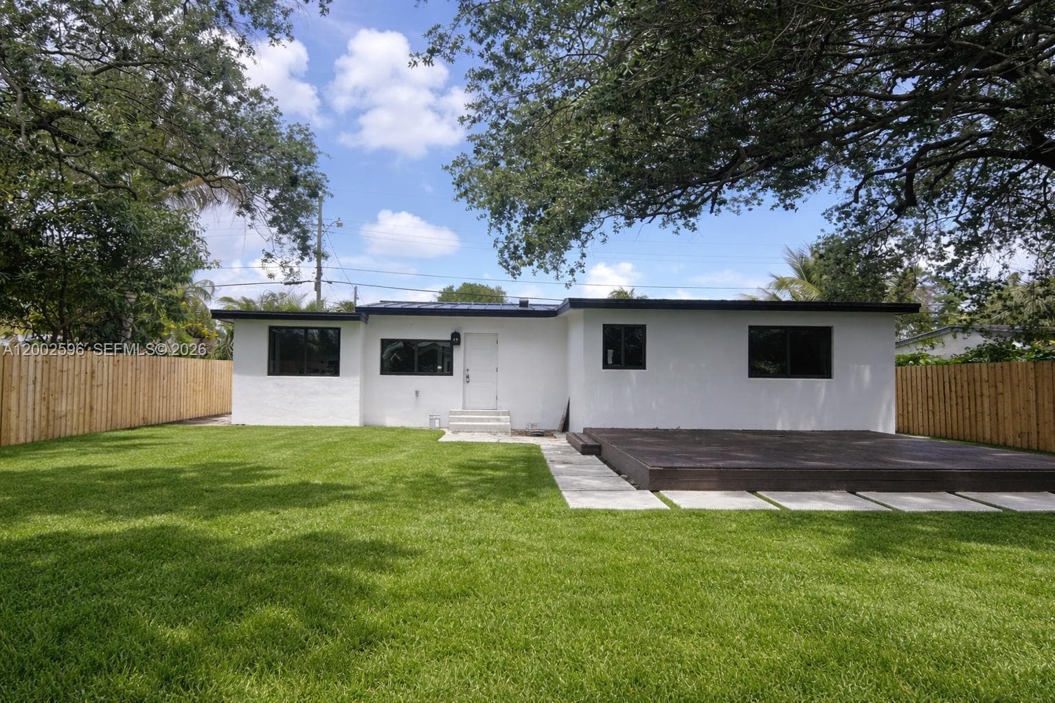 1242 NE 145th St, Miami, FL 33161 — zdjęcie 2