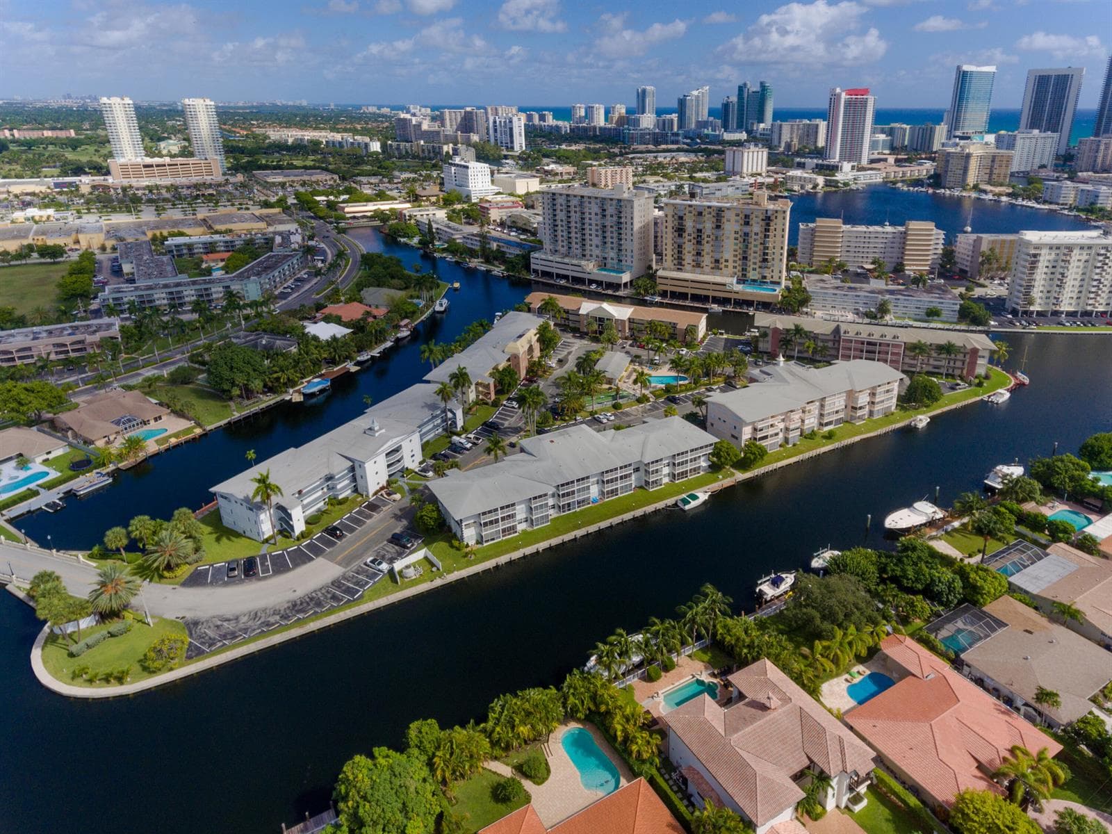 465 Paradise Isle Boulevard # 110, Hallandale Beach, FL 33009 — zdjęcie 2