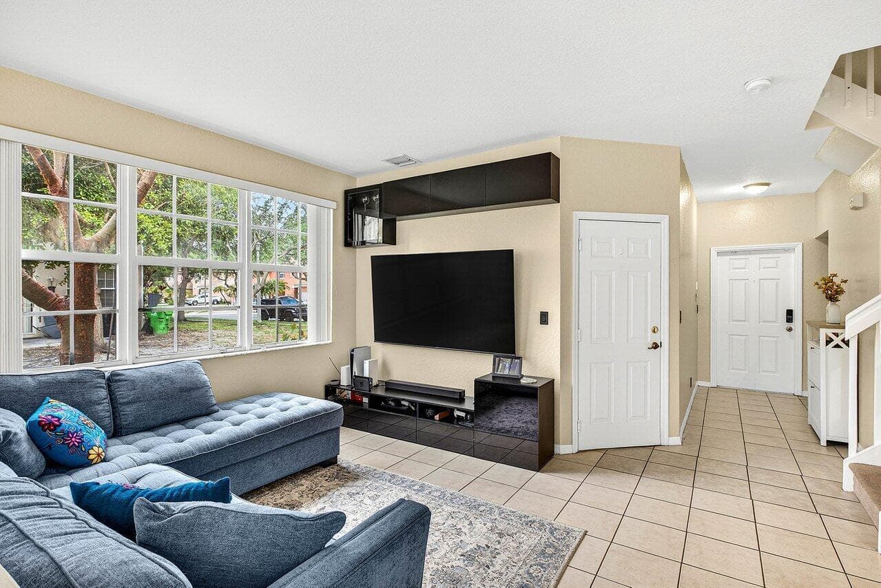 9090 NW 40th Place, Sunrise, FL 33351 — zdjęcie 3