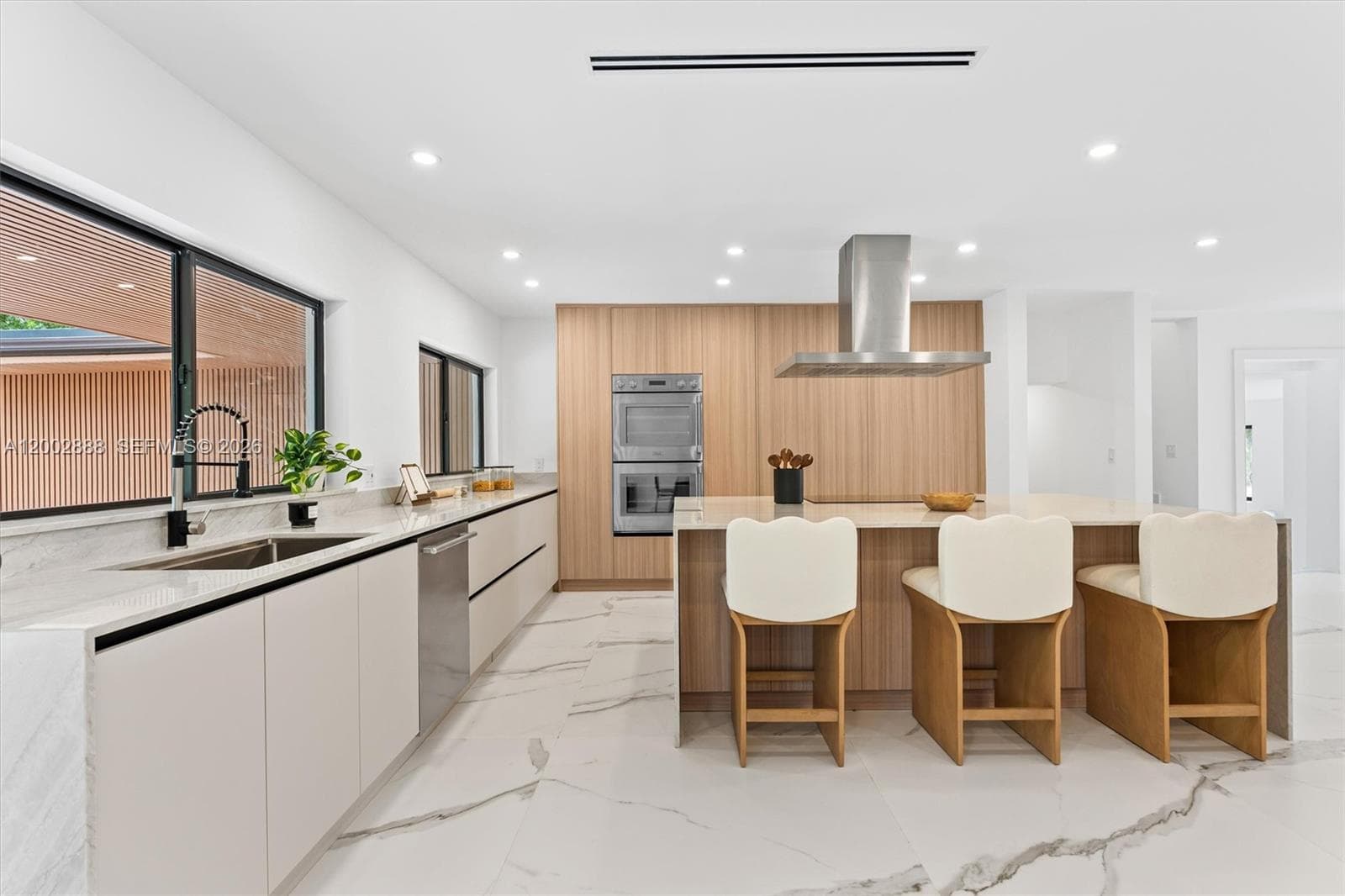 19731 NE 24th Ave, Miami, FL 33180 — zdjęcie 4