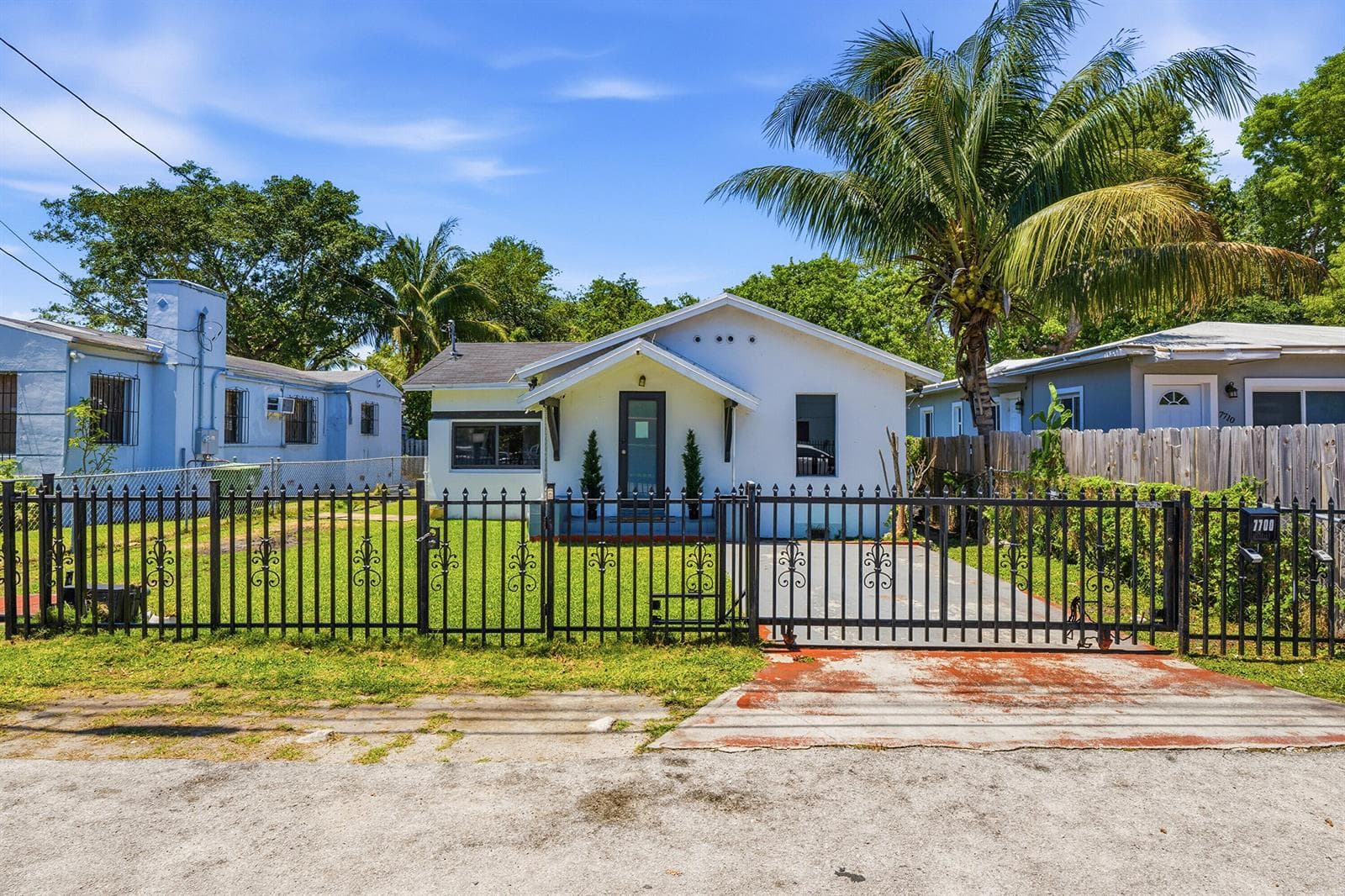 7700 NE 1st Court, Miami, FL 33138 — zdjęcie 2