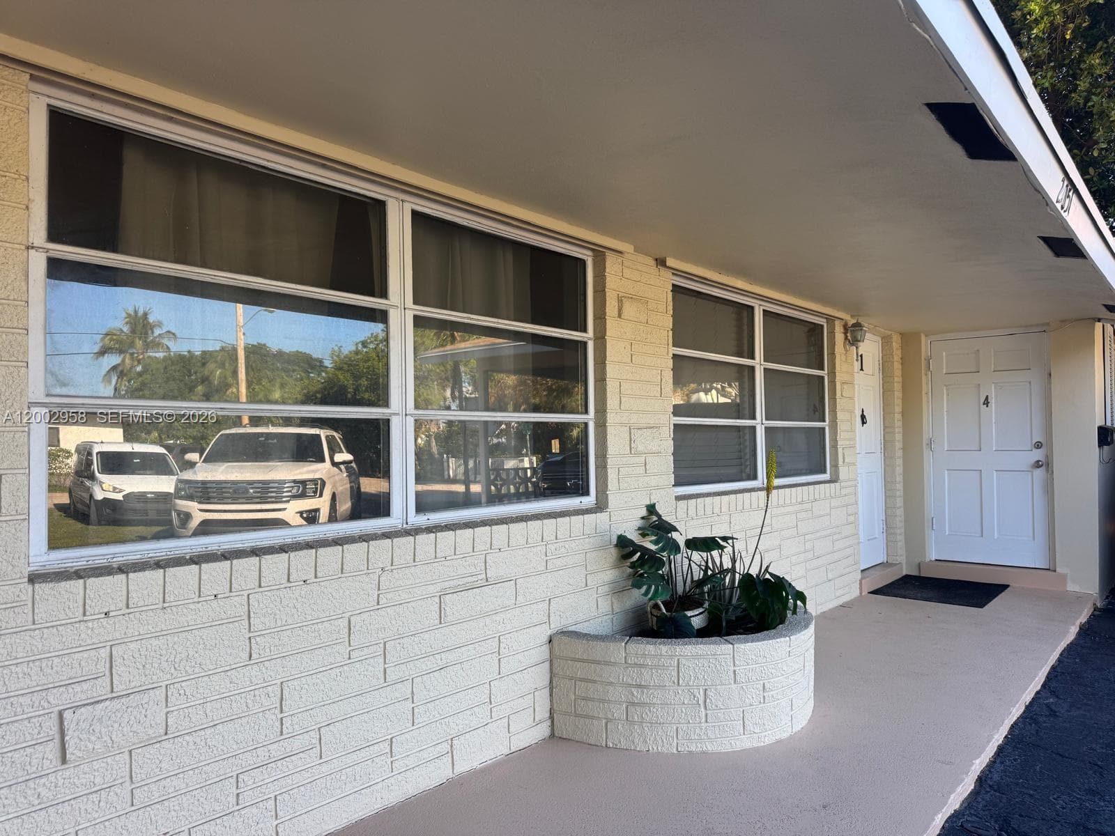 2051 NE 25th Ave, Pompano Beach, FL 33062 — zdjęcie 3