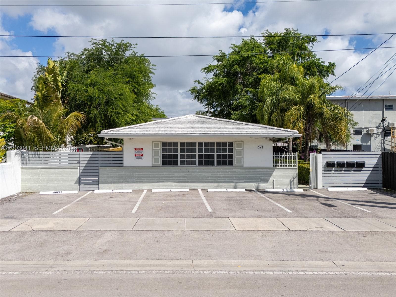 571 NE 67th St, Miami, FL 33138 — zdjęcie 2