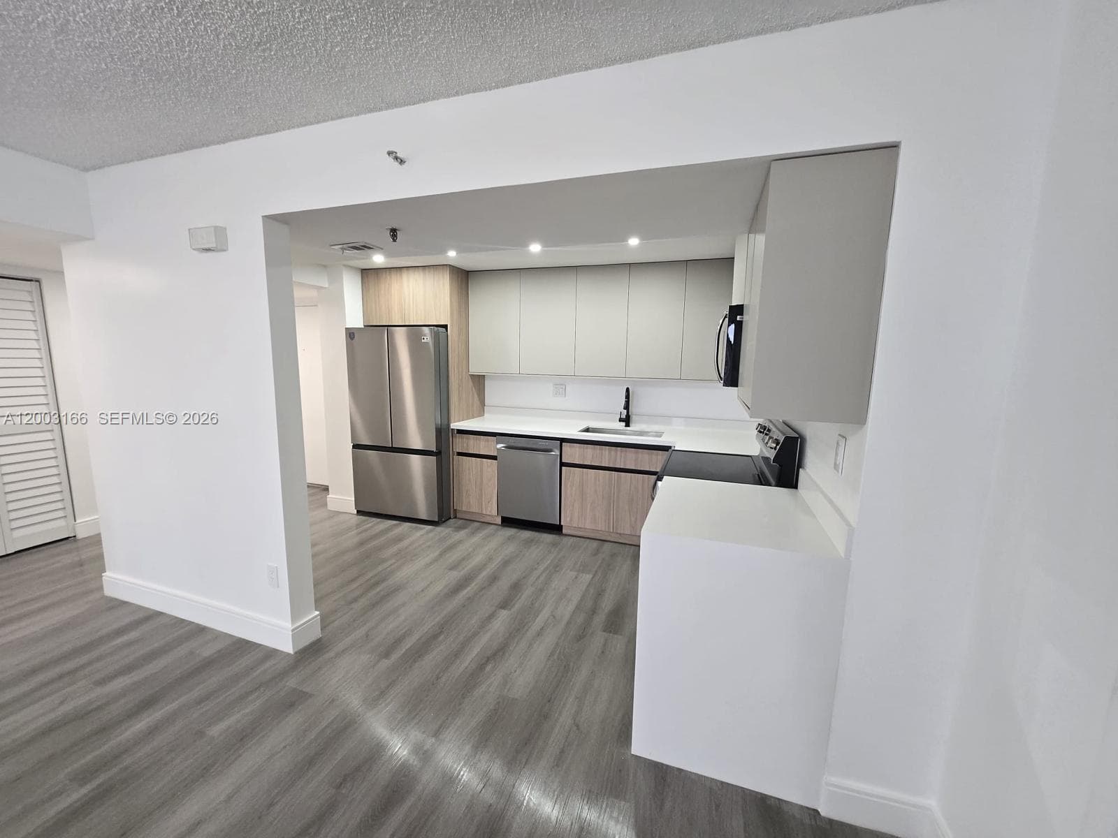 20840 San Simeon Way # 601, Miami, FL 33179