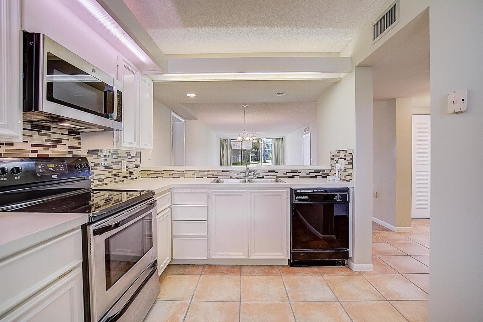2441 Village Boulevard # 102, West Palm Beach, FL 33409 — zdjęcie 2
