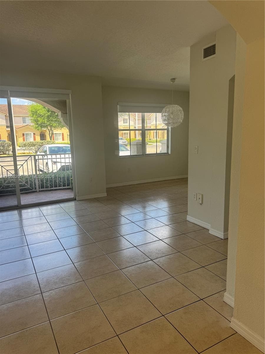 8826 W Flagler St # 102, Miami, FL 33174