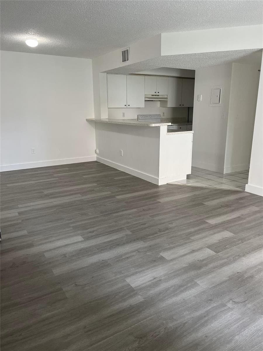 18860 NW 57th Avenue # 106, Hialeah, FL 33015 — zdjęcie 2