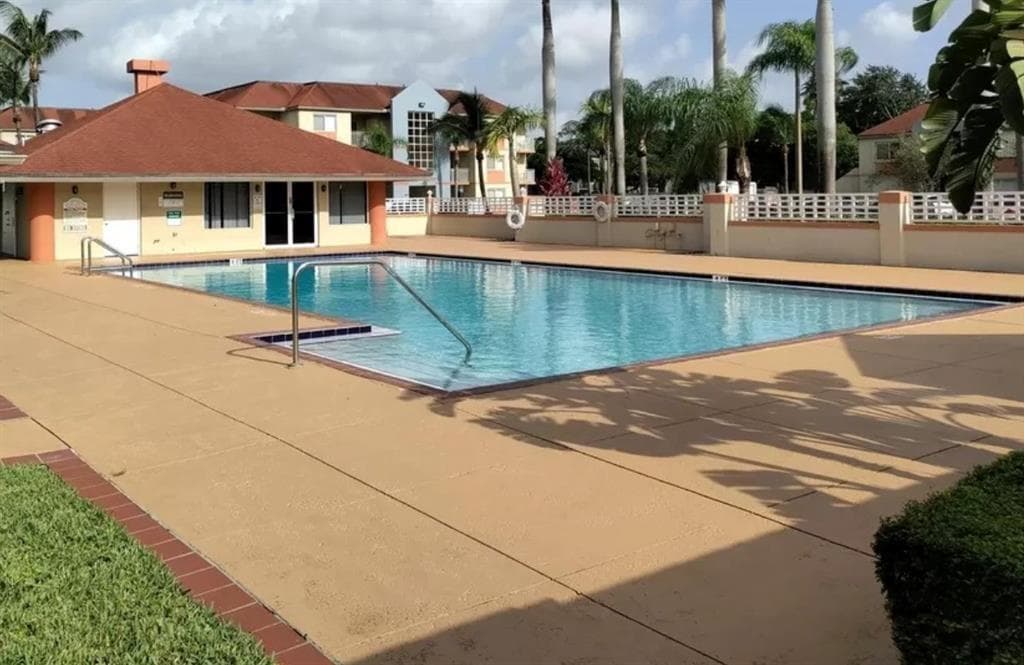 18860 NW 57th Avenue # 106, Hialeah, FL 33015 — zdjęcie 5