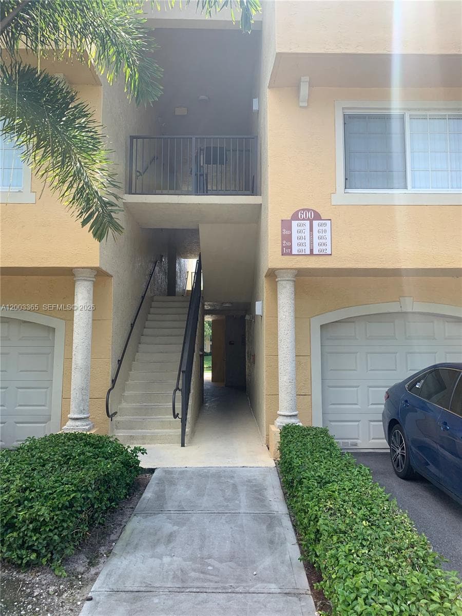 600 N Crestwood Ct N # 610, Royal Palm Beach, FL 33411
