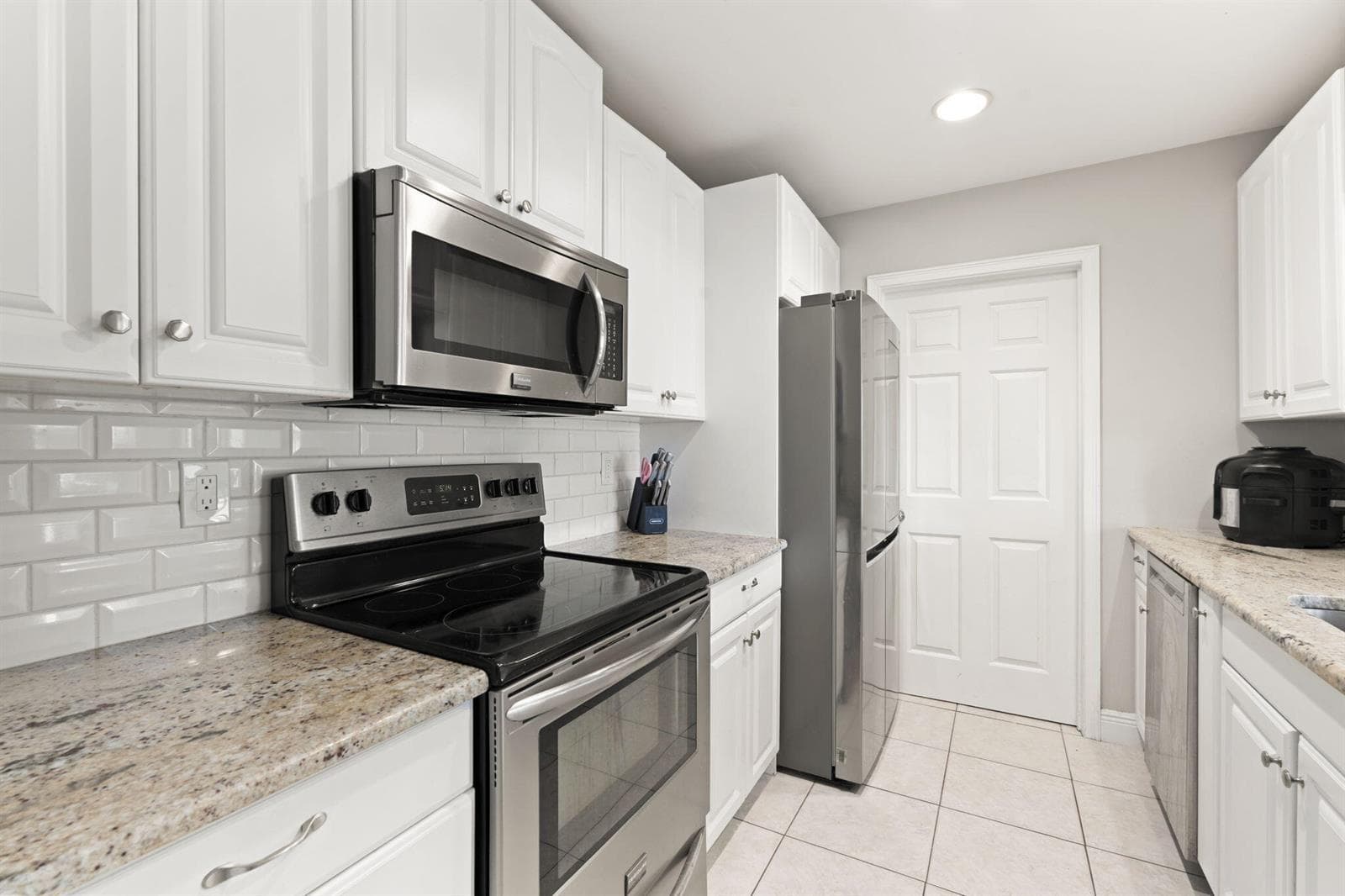 2268 NE 16th Court, Jensen Beach, FL 34957 — zdjęcie 3
