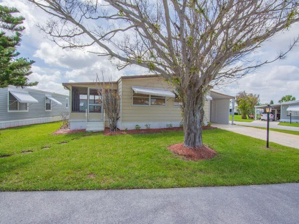 225 NE Forrest Court, Jensen Beach, FL 34957 — zdjęcie 2