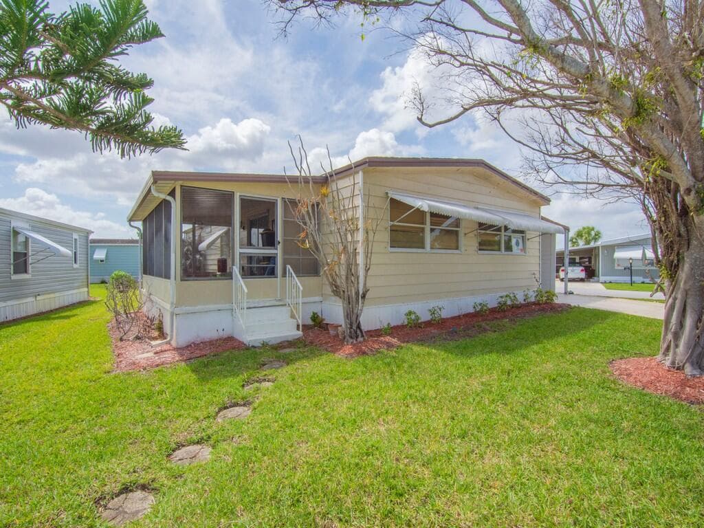 225 NE Forrest Court, Jensen Beach, FL 34957 — zdjęcie 3