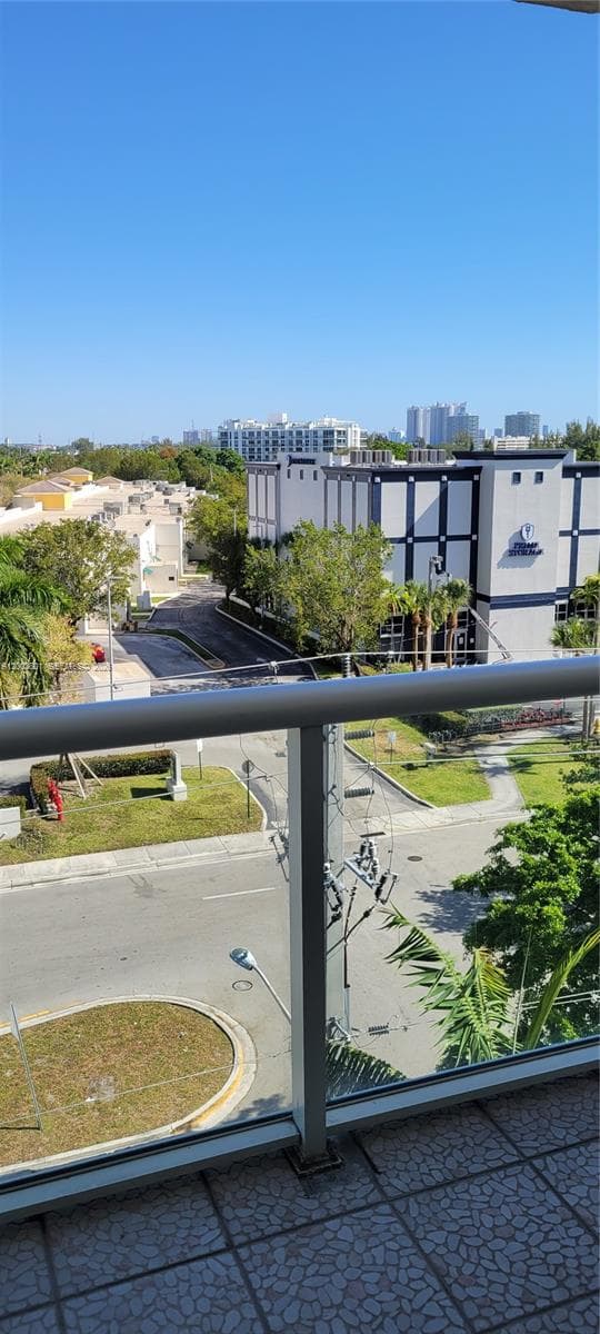 13499 Biscayne Blvd # 511, North Miami, FL 33181 — zdjęcie 3