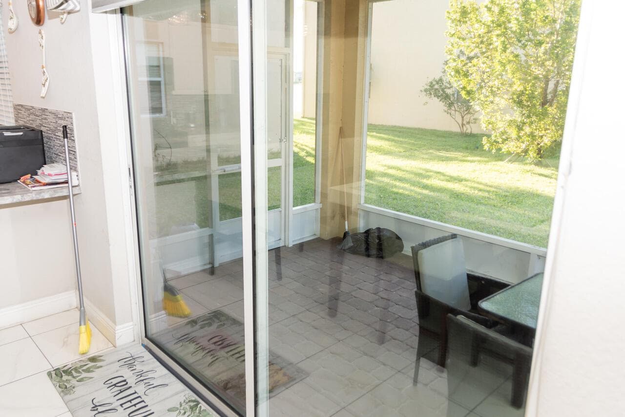 1300 NW Fiorenza Court, Port St. Lucie, FL 34986 — zdjęcie 4