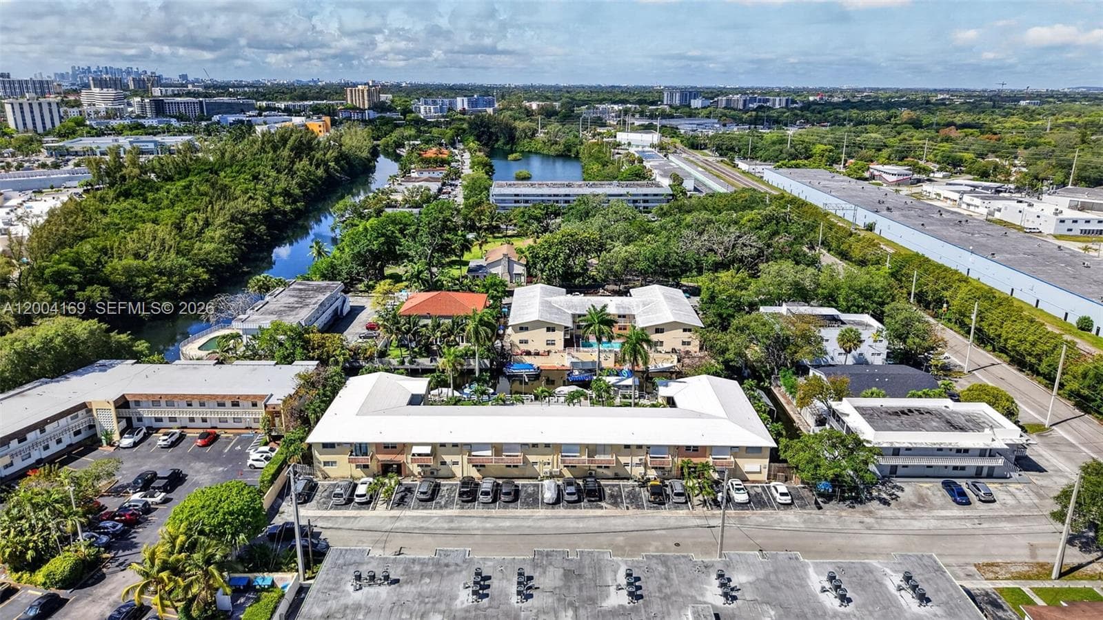 1820 Venice Park Dr # 102, North Miami, FL 33181 — zdjęcie 3