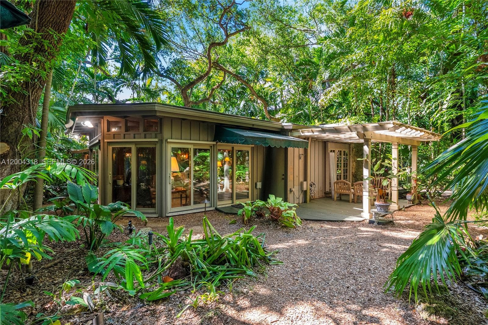 3584 Saint Gaudens Rd, Miami, FL 33133 — zdjęcie 3