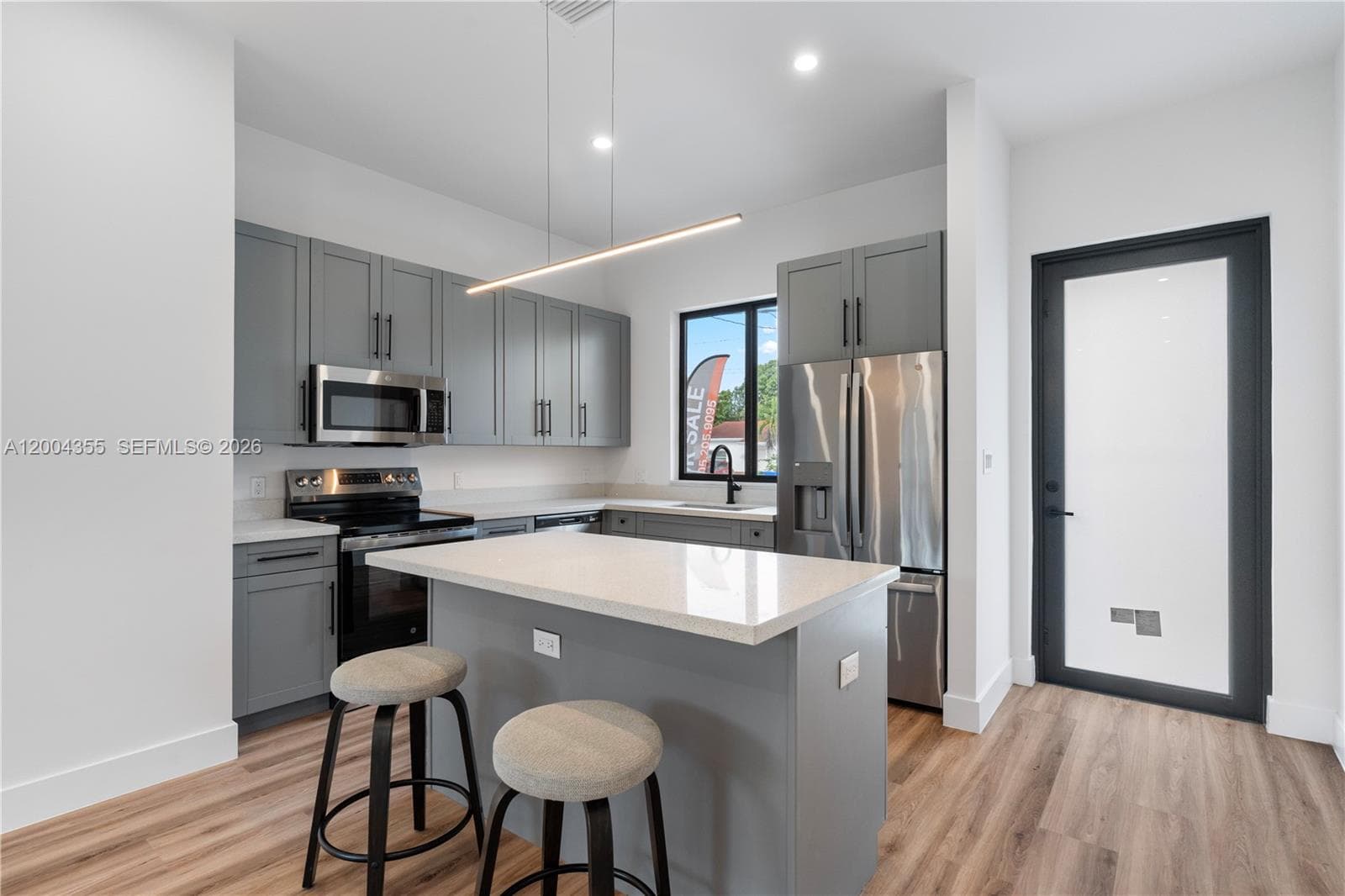4518 NW 4 ST, Miami, FL 33126 — zdjęcie 2