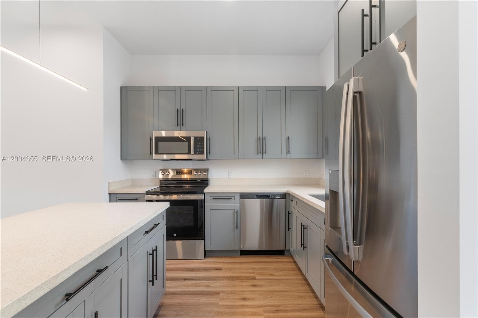 4518 NW 4 ST, Miami, FL 33126 — zdjęcie 4
