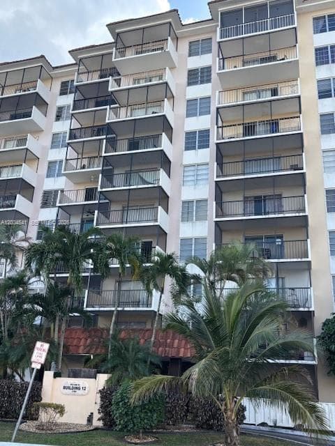 4174 Inverrary Dr # 914, Lauderhill, FL 33319
