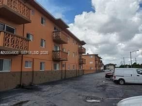 2330 NW 11th St # 24, Miami, FL 33125