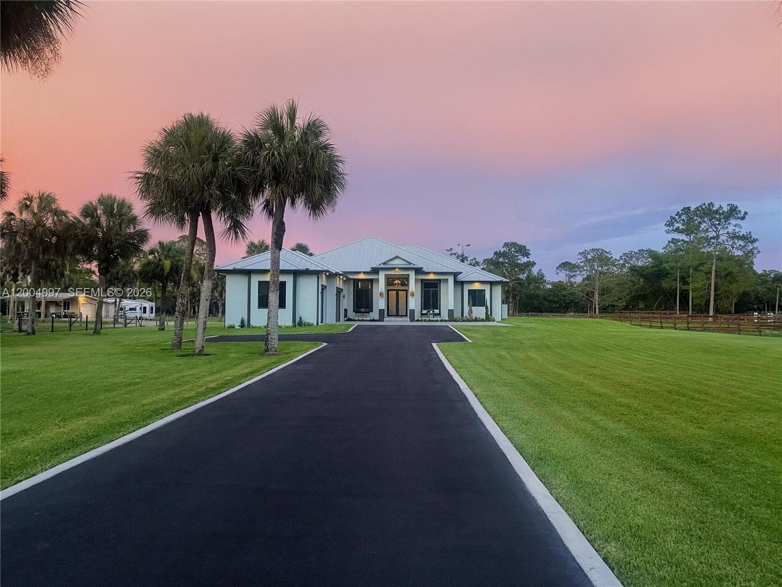 360 13th St SW, Naples, FL 34117 — zdjęcie 2