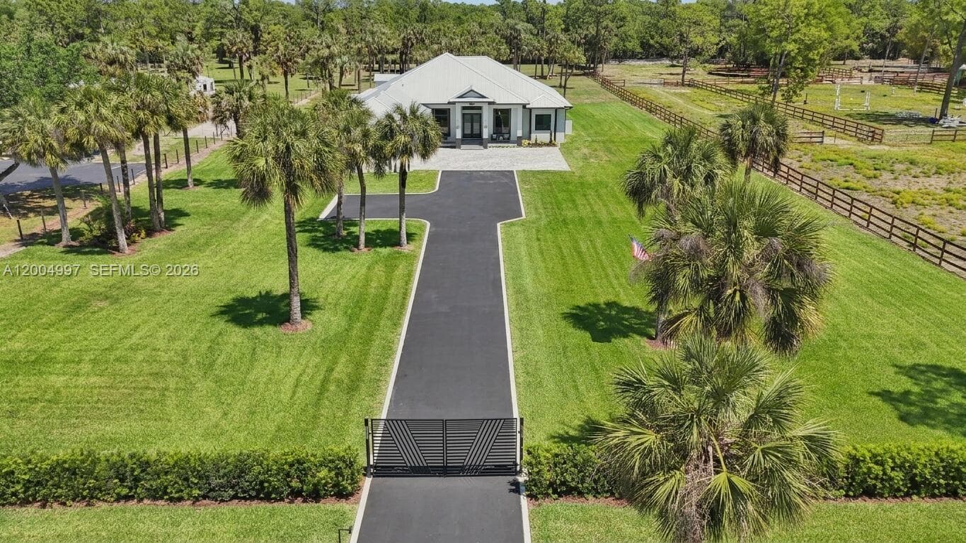 360 13th St SW, Naples, FL 34117 — zdjęcie 5