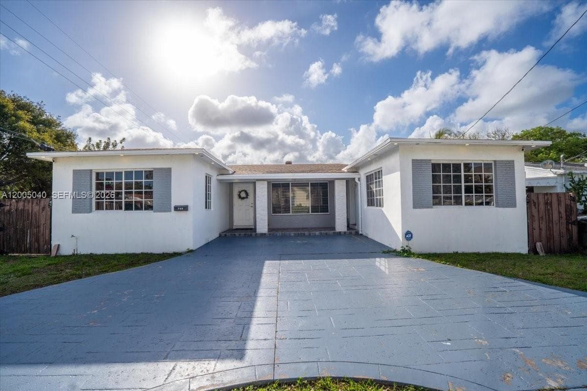 740 SW 7th Ave, Hallandale Beach, FL 33009 — zdjęcie 2