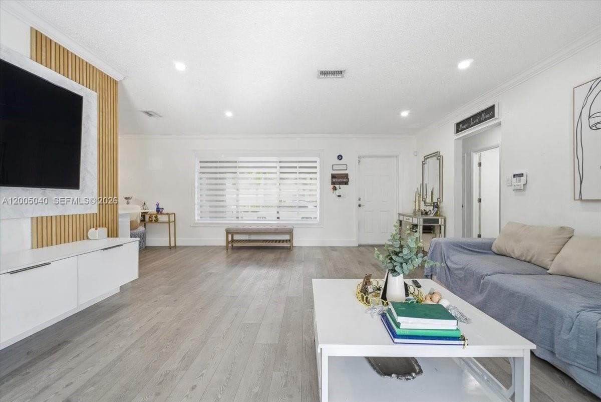 740 SW 7th Ave, Hallandale Beach, FL 33009 — zdjęcie 3