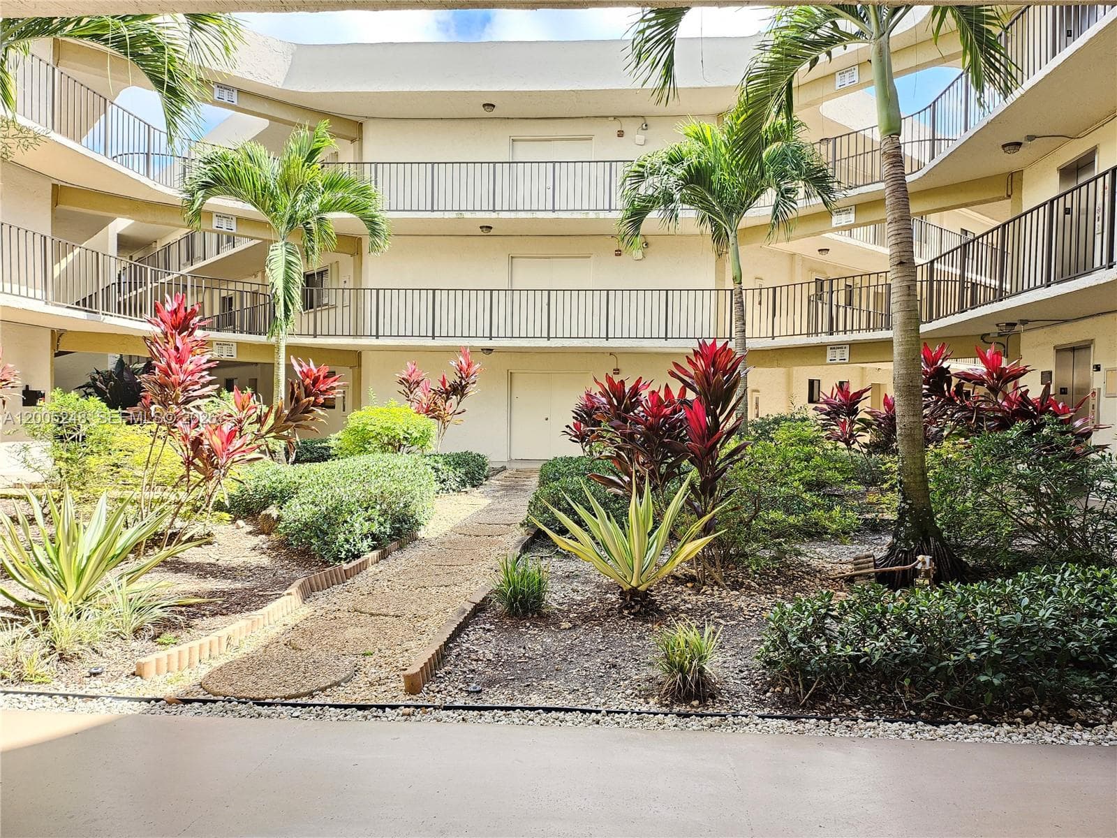 8005 SW 107th Ave # 305, Miami, FL 33173