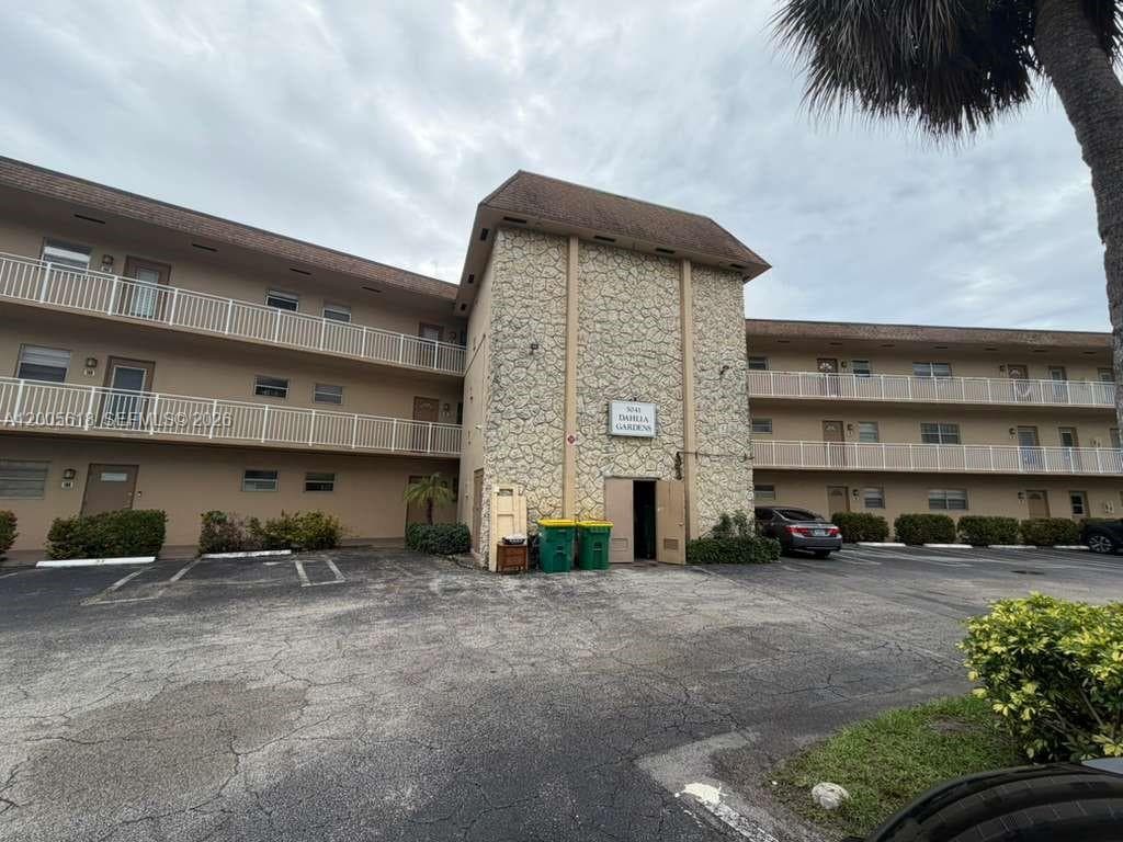 5041 W Oakland Park Blvd # 110, Lauderdale Lakes, FL 33313