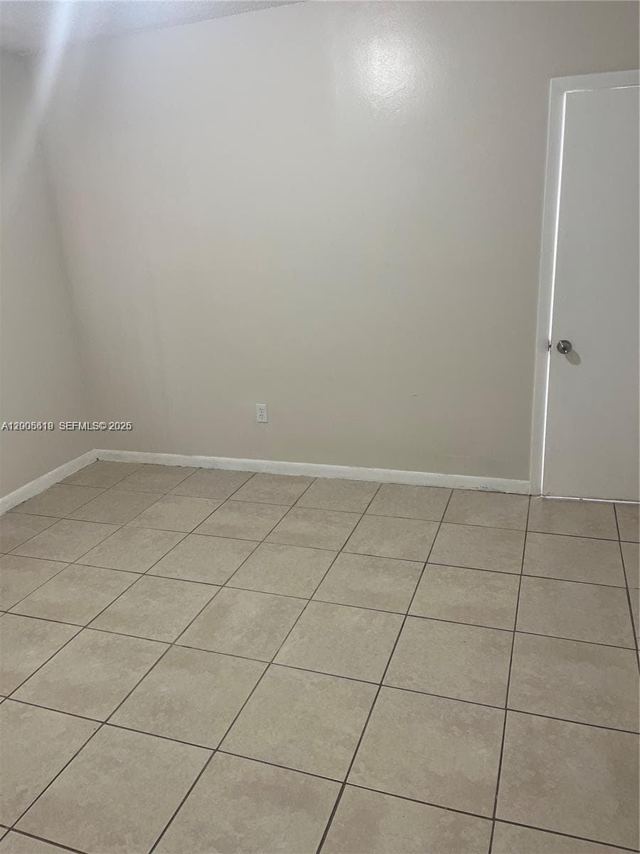2255 W 55th St # 2, Hialeah, FL 33016 — zdjęcie 4