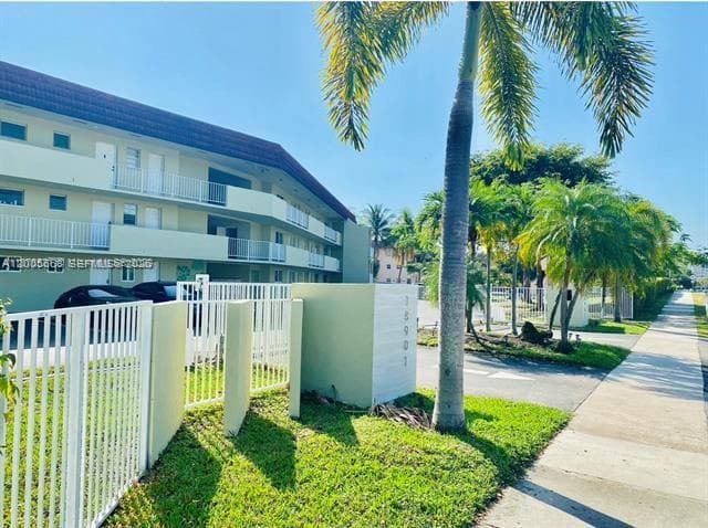 18901 NE 14th Ave # 101, Miami, FL 33179 — zdjęcie 2
