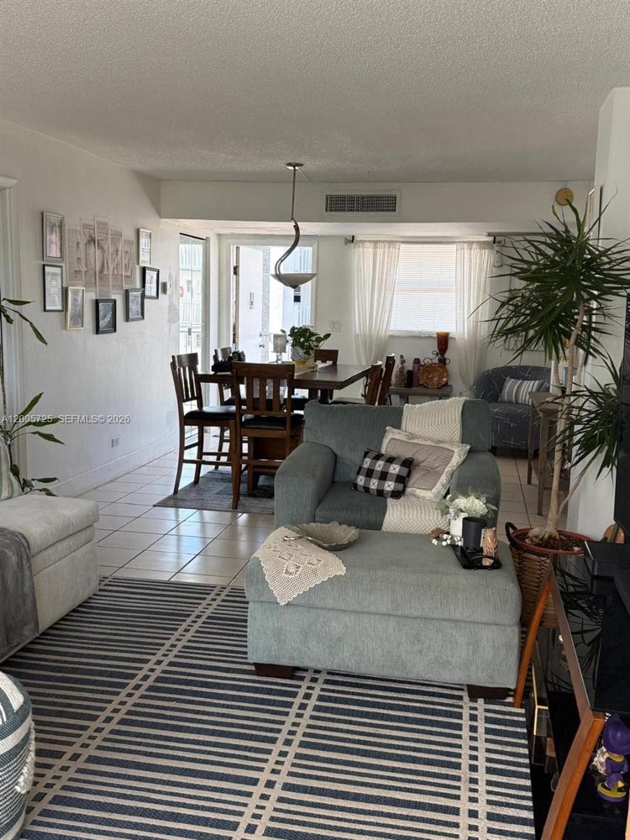 447 NE 195th St # 310, Miami, FL 33179 — zdjęcie 4