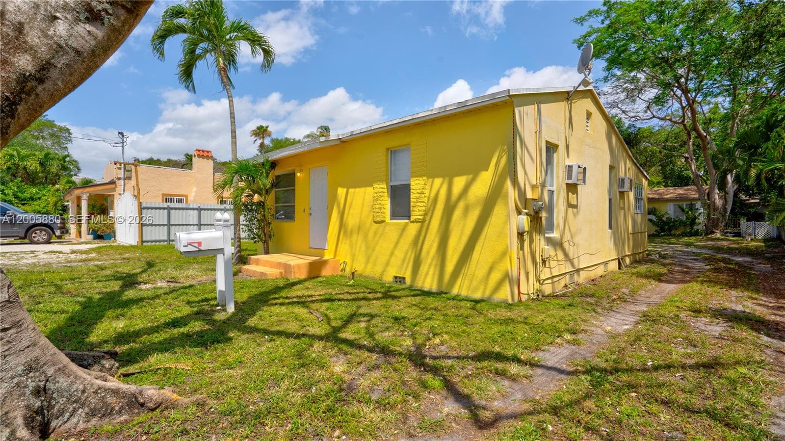 1085 NE 128th St # FRONT, North Miami, FL 33161 — zdjęcie 2