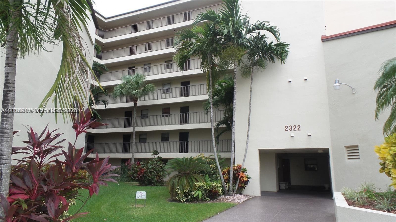 2320 S Cypress Bend Dr # 204, Pompano Beach, FL 33069