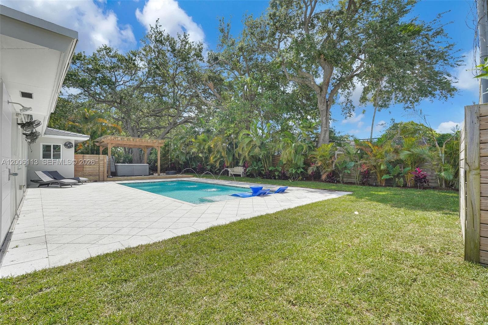 2 NW 89th St, El Portal, FL 33150 — zdjęcie 3